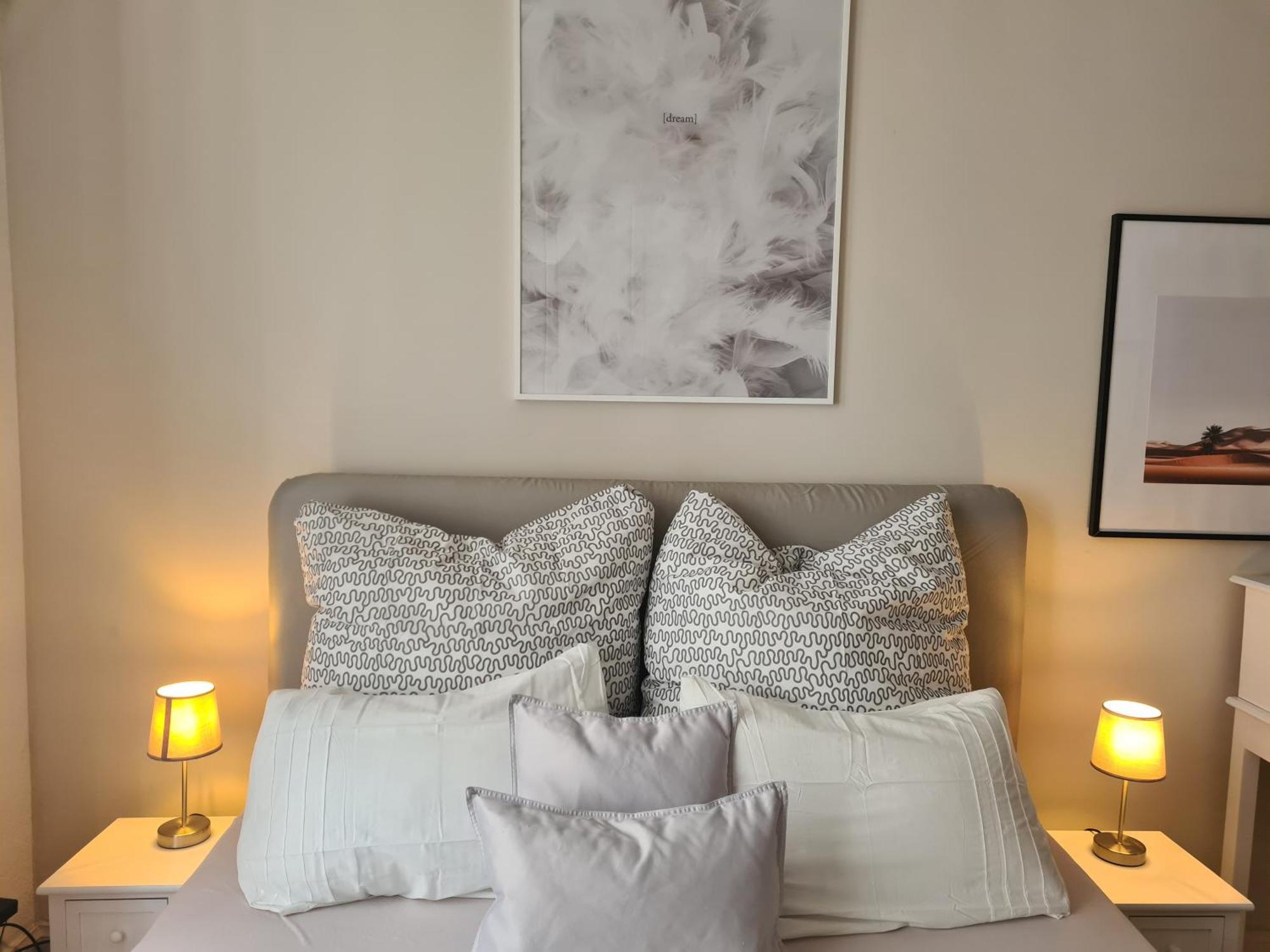 Home Away From Home Stylish Central Netflix Kitchen Wiesbaden Buitenkant foto